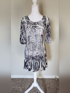 Vintage Girl Black & White Graphic Scoop Dress